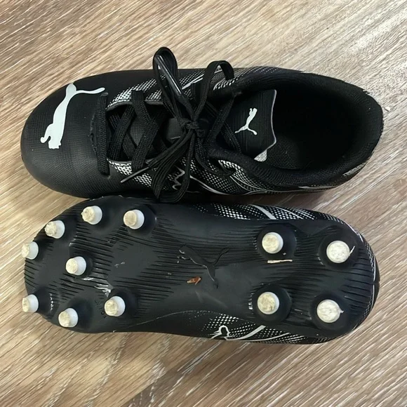 Puma Kids Soccer Shoes - Picture 6 of 8